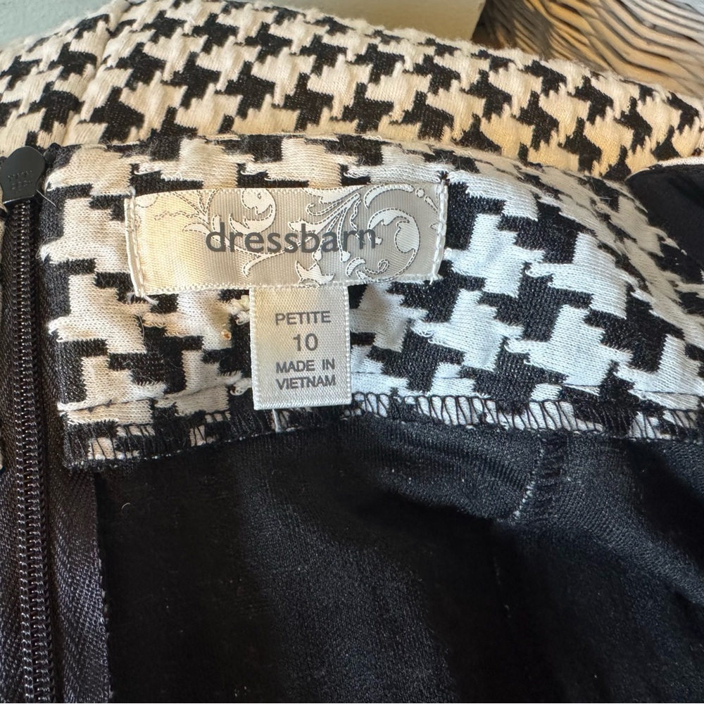 DRESS BARN Woman’s Size 10P Houndstooth Dress Sheath Pencil, Black & White. EUC - Picture 5 of 8